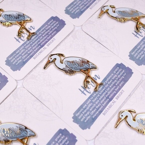 Heron Bird Enamel Pin - Gold Plated Brooch - Nature & Wildlife Jewelry - Picture 3 of 3